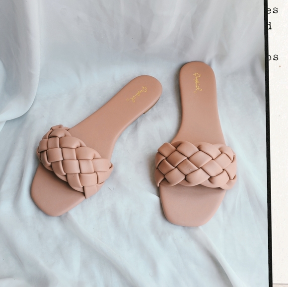 🚨FEW PAIRS LEFT// Pink braided Slide - Picture 2 of 4